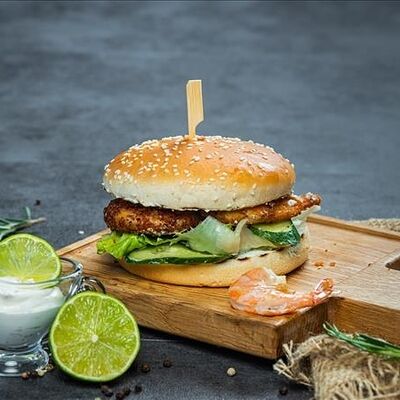 Бургер с креветкой в Бургер удачи по цене 640 ₽