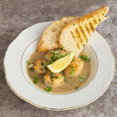 Гребешки в соусе Бьер монт в Гранж Кафе по цене 1900 ₽