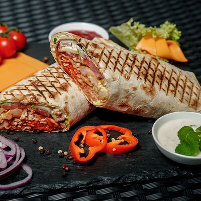 Шаурма XL куриная с сыром в Шаурмэн по цене 480 ₽