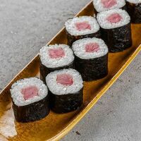 Ролл с тунцом в SUSHIZO