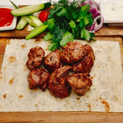Шашлык из говяжьей вырезки в Bizon Grill Café по цене 1380 ₽