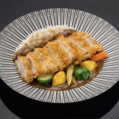 Курица с овощами в соусе кари в Bluefin по цене 1260 ₽