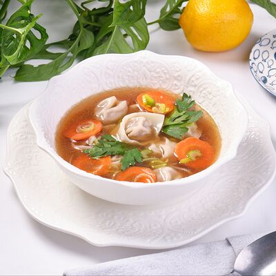 Тортеллини с наваристым бульоном и овощами в Лео по цене 920 ₽
