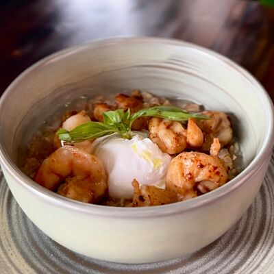 Каша с креветкой и яйцом пашот в Реган по цене 690 ₽