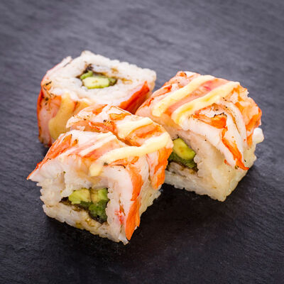 Ролл Спайси креветка гриль в Цветение Сакуры по цене 1150 ₽