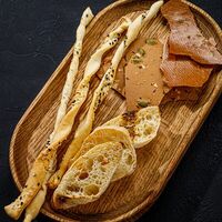 Хлебная корзина в MEAT HAPPENS BBQ