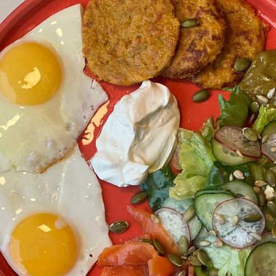 Драники из батата с лососем и аджикой в Zanoza по цене 800 ₽