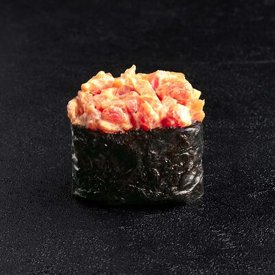 Гункан с тунцом в Веселый Самурай Sushi Premium по цене 399 ₽