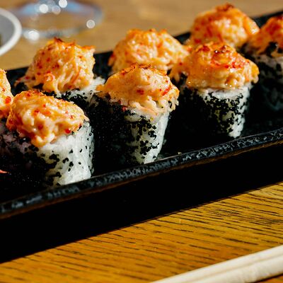 Запечённый ролл Дзёрако-Гадзе в Пряности по цене 990 ₽