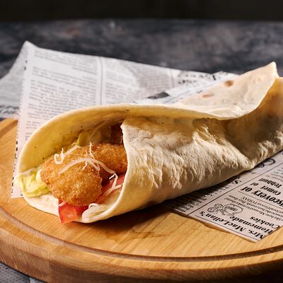 Ролл с креветками в золотистой хрустящей панировкев Бутер Бро по цене 418 ₽