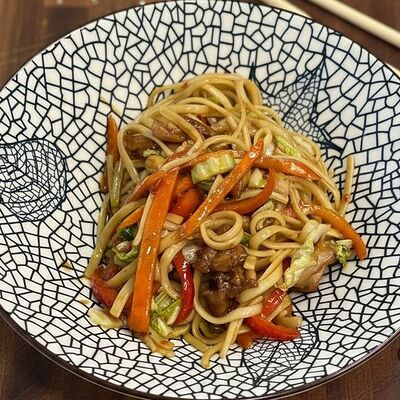 Удон с курицей сладкий Чилив Laksa & Wok по цене 780 ₽