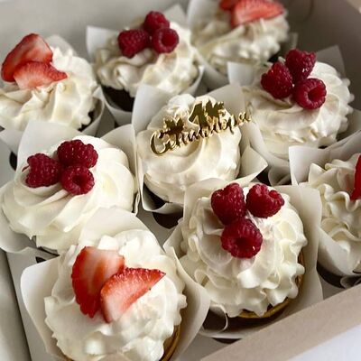 Набор капкейков на День знаний 9 шт. в Амрита по цене 3300 ₽