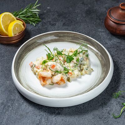 Салат Оливье с креветкойв Щепка по цене 620 ₽