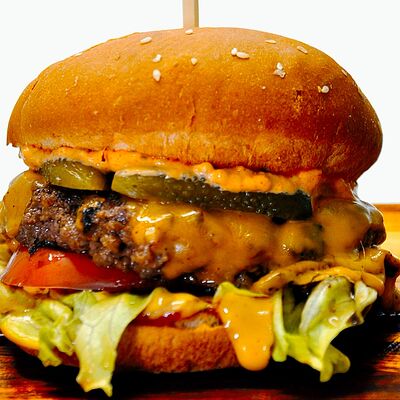 Classic american burger в Sky house по цене 371 ₽