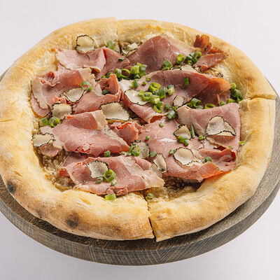 Манакиш с пастрами из мраморной говядины и черного трюфеля в Saviv по цене 1750 ₽