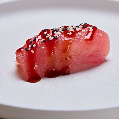 Нигири с тунцом в Икра по цене 160 ₽