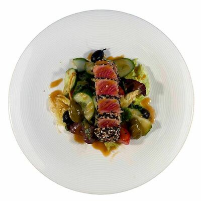 Салат с тунцом в Малевич по цене 759 ₽