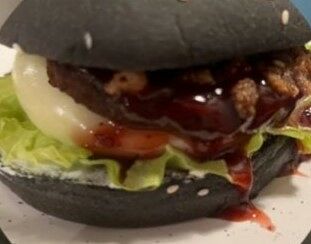 Блек Бургер с картофелем фри в ОстроVok по цене 950 ₽