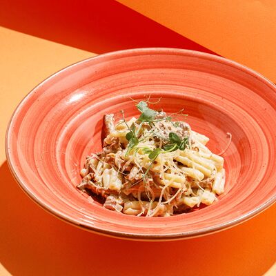 Фунгетти с говядиной и лисичкамив Чайхана Пахвала по цене 760 ₽