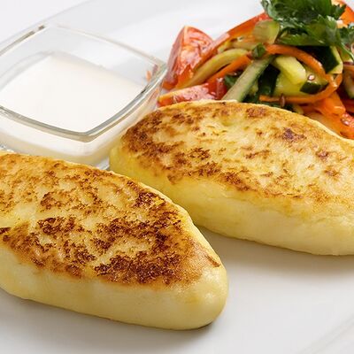 Ланч №2Зразы картофельные с капустой и яйцомв Максимилианс по цене 360 ₽