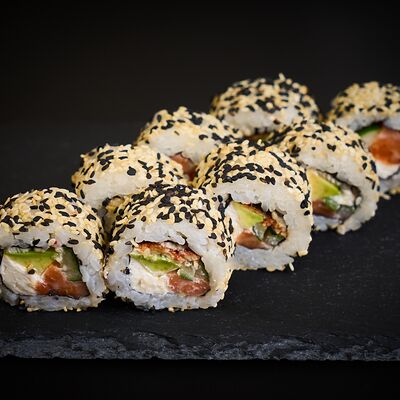 Ролл кунжутный Дракон в Кинг Sushi по цене 630 ₽