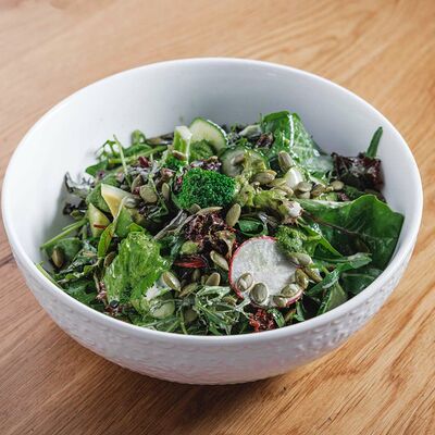 Большой зеленый салат в 321 Club by Novikov по цене 680