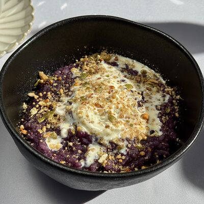 Рисовая каша с черникой, страчателлой и орехами в Неизвестный по цене 410 ₽
