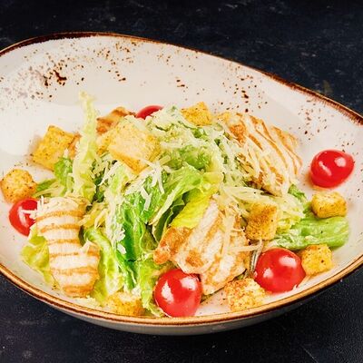 Цезарь с курицейв Шашлычный Мир по цене 480 ₽