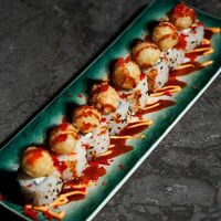 Ролл с попкорном из креветок в Sabai bar
