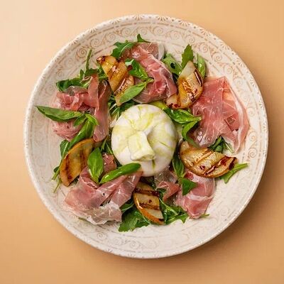 Прошутто крудо с грушей и бураттойв Romanico по цене 1350 ₽