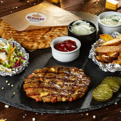 Сет на одного с плескавицей для гурманов в Гриль-бар Београд по цене 500 ₽