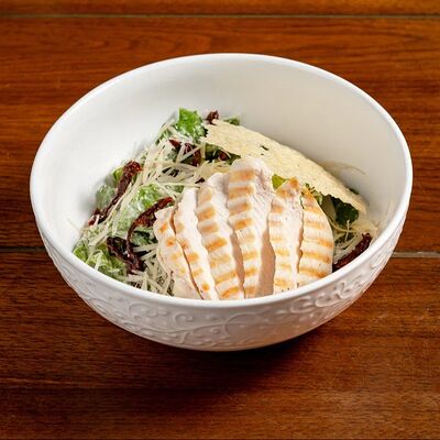 Цезарь с курицей в The 312 по цене 680 ₽