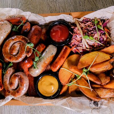 Ассорти из 11 видов колбас в Top Hop по цене 3105 ₽