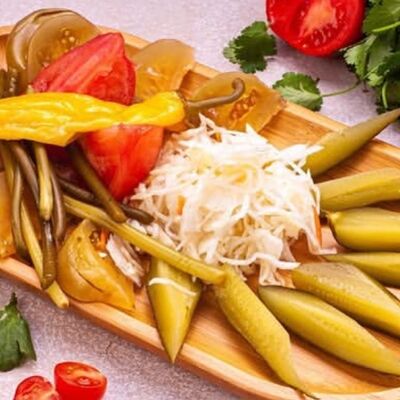 Ассорти из соленийв BORANI по цене 615 ₽