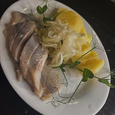 Сельдь по-домашнему в Генрих и Генриетта по цене 250 ₽