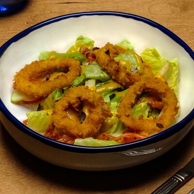 Салат с хрустящим кальмаром и кимчи в Сидрерия Три стакана по цене 590 ₽