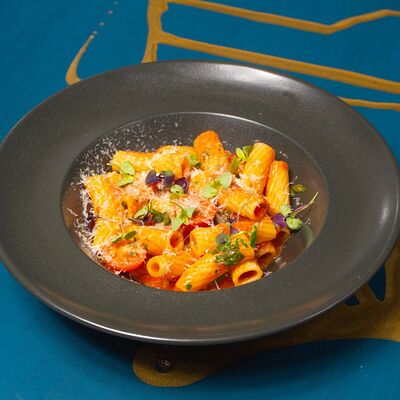 Паста с вялеными томатами в Dolce Vita по цене 490 ₽