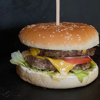 Двойной чизбургер в Регатта по цене 391 ₽