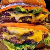 Большой мексиканский бургер в American BBQ