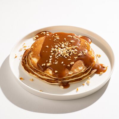 Панкейк с карамелью и соленым арахисом в Blinchik по цене 370 ₽