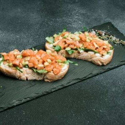 Брускетта с лососем в PANORAMA по цене 740 ₽