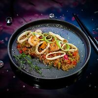 Рис чесночный с морепродуктами в Mamoru