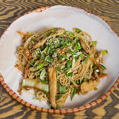 Лапша яичная с индейкой в Starwok по цене 460