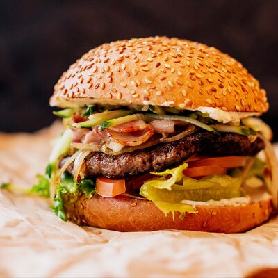 Бургер с беконом в Swede по цене 640 ₽