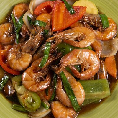 Креветки тушеные неочищенные с овощами в Soju по цене 1800 ₽