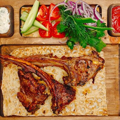 Корейка баранья в Bizon Grill Café по цене 1625 ₽