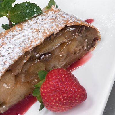 Штрудель яблочный в Баловень С по цене 550 ₽