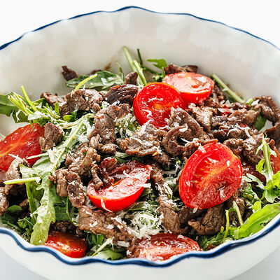 Салат из говядины с руколой и обжаренными черри в Причал по цене 820 ₽