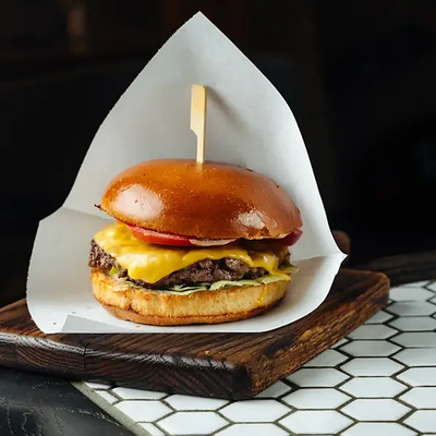 Бургер с котлетой из говядины в Waterzooi по цене 780 ₽