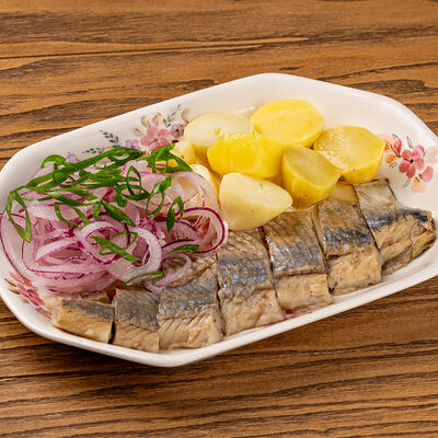 Сельдь с молодым отварным картофелем в Казак по цене 590 ₽